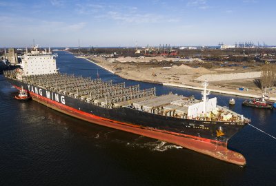 Kolejny duży kontenerowiec w Gdańskiej Stoczni ''Remontowa'' SA 
