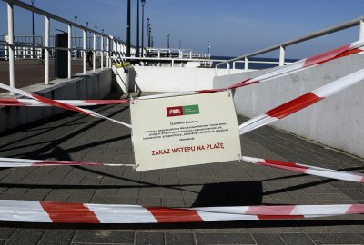 Gdańsk: Zamknięte molo, puste plaże i nadmorskie promenady 