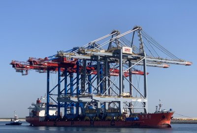 Fot.: RWG Dwie nowe suwnice nabrzeżowe w Rotterdam World Gateway