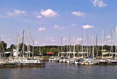 Żeglarze apelują o udostępnienie portów, by przygotować łodzie do sezonu...