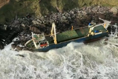 Statek widmo wyrzucony na irlandzkie wybrzeże