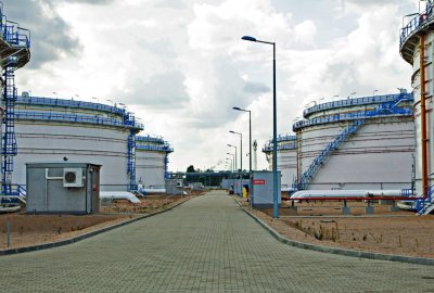 Fot.: PERN zbiorniki na ropę naftową