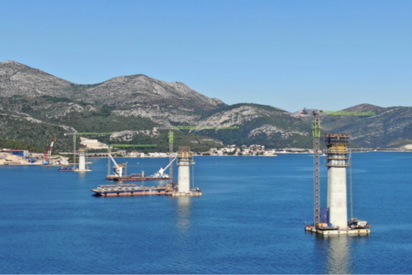 Żurawie wieżowe Zoomlion w projekcie mostu łączącego wybrzeża Adriatyku