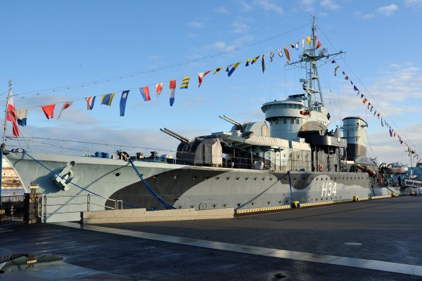 Inauguracja sezonu wystawienniczego na ORP Błyskawica