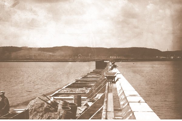 29 maja 1921 rozpoczęły się pierwsze prace budowlane w Porcie Gdynia