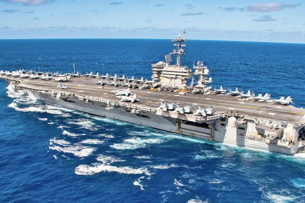 Lotniskowiec, na którym wykryto ognisko epidemii, powrócił do służby