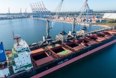Fot.: Greenpeace Greenpeace blokada portu