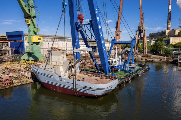 Remontowa Shipbuilding zwodowała holownik H-3 Leszko dla Marynarki Wojennej [VIDEO]