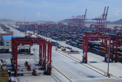 Port of Shanghai (Fot.: Wikimedia Commons) Szanghaj w pierwszej trójce międzynarodowych portów towarowych