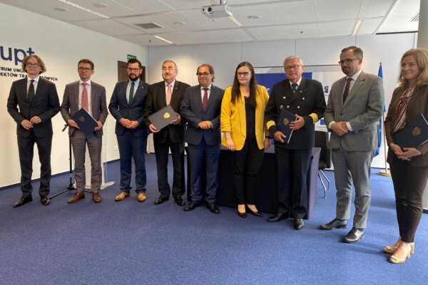 Urząd Morski w Gdyni podpisał umowę na pogłębienie toru podejściowego Portu Gdynia...