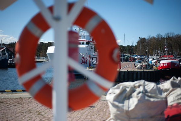 Plama substancji ropopochodnej w okolicy Łeby