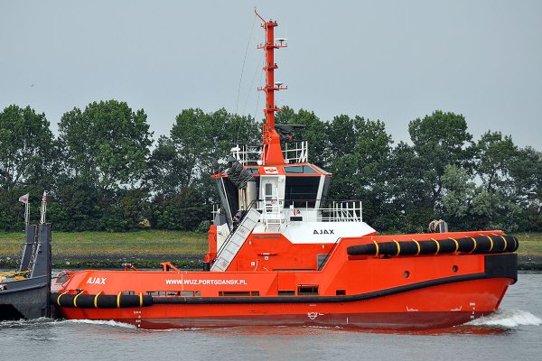Nowy holownik Ajax w Gdańsku [VIDEO]