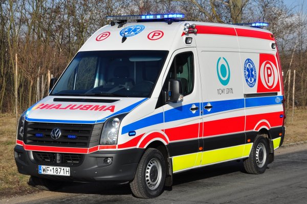 NFZ: dodatkowe karetki będą dbać o bezpieczeństwo wypoczywających nad morzem