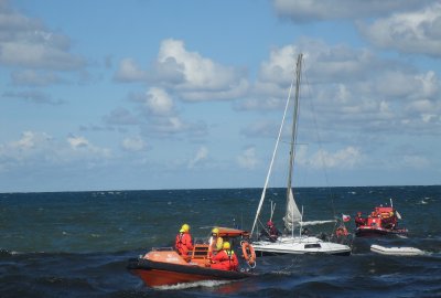 Akcja ratownicza na redzie portu morskiego w Ustce