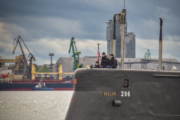 ORP Bielik w ćwiczebnych atakach torpedowych