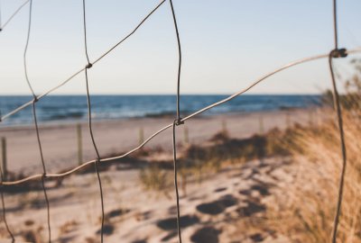 Zdjęcie ilustracyjne (Fot.: Unsplash) Jedno z kąpielisk w Helu nieczynne z powodu sinic