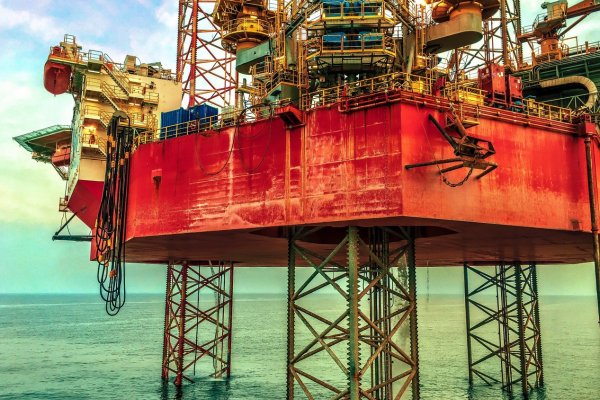 Ropa naftowa w USA tanieje. Rynki niepokoją się o popyt