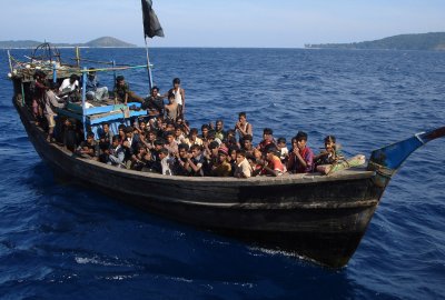Malezja: Akcja ratunkowa po zatonięciu łodzi z 24 uchodźcami