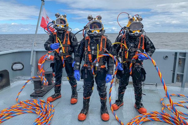 Szkolenie nurków z Dywizjonu Okrętów Wsparcia