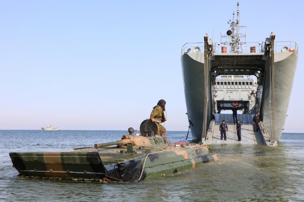 Współpraca okrętów 8. FOW z siłami 7. BOW