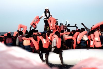 Pożar na łodzi z migrantami: trzech zginęło, jeden zaginiony