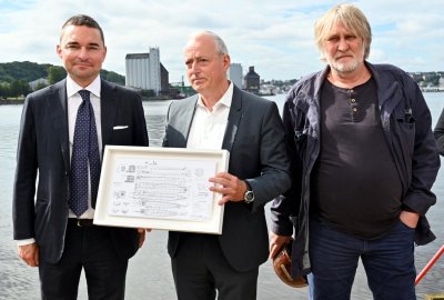Od lewej: inwestor Lars Windhorst – Tennor Holding, dyr. zarządzający FSG Martin Hammer oraz przewodniczący Rady Pracowniczej FSG Thomas Jansen. Fot.: FSG Niemiecka stocznia FSG