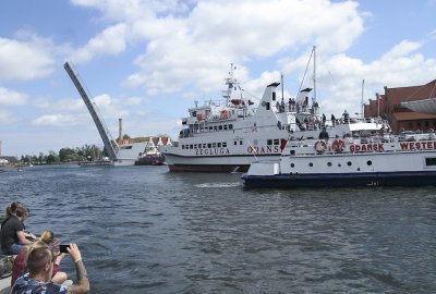 Kapitan statku, który przepłynął pod kładką, uniewinniony Kapitan statku, który przepłynął pod kładką w Gdańsku, uniewinniony