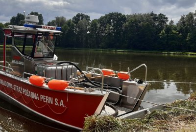 Aluminiowa łódź z dwoma silnikami i kadłubem wzorowanym na katamaranie (Fot.: PERN) Specjalistyczny sprzęt ratowniczy zabezpiecza budowę rurociągu PERN pod dnem Wisły