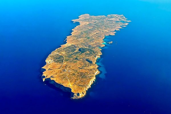 Włochy: Rekord fali migracyjnej na Lampedusie: 26 łodzi w ciągu doby