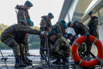 Błaszczak: 10 września most pontonowy na Wiśle będzie gotowy do użytkowania