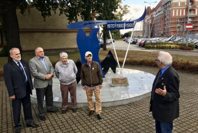 Uczestnicy portowych wydarzeń, od lewej: B. Szynkiewicz, T. Olczak, M. Achramowicz, E. Krupa i J. Wojtowicz Obchody 40. rocznicy podpisania porozumień sierpniowych