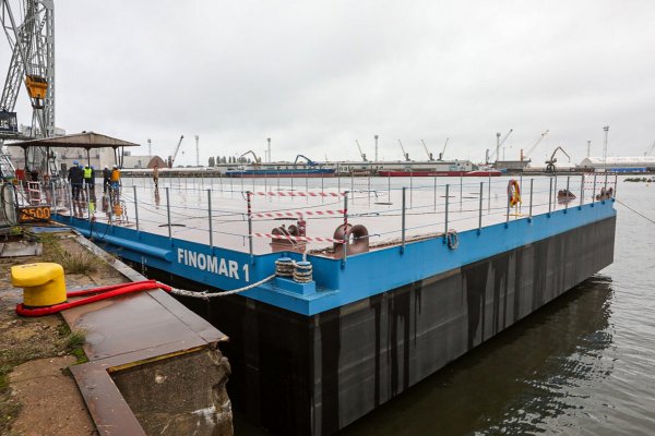 Stocznia Finomar zbudowała dla siebie zanurzalny ponton do wodowań i transportu