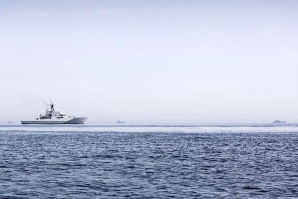 Okręty NATO i W. Brytanii eskortowały dziewięć okrętów Rosji