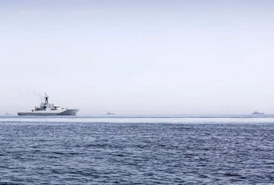 Royal Navy shadowing Russian ships Okręty NATO i W. Brytanii eskortowały dziewięć okrętów Rosji