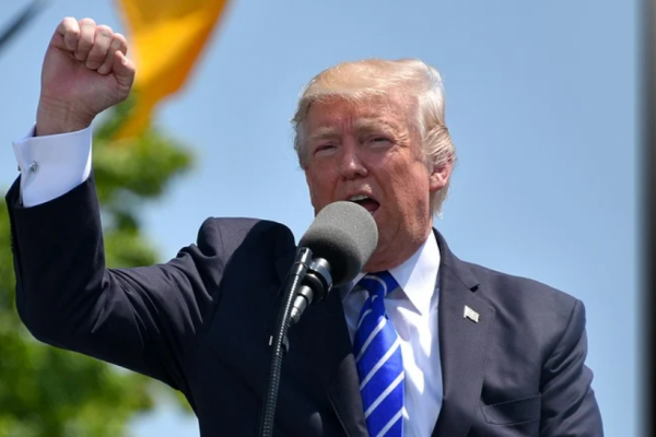 Ceny ropy w USA mocno spadają po informacji o stanie zdrowia prezydenta Trumpa