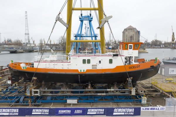 Zwodowano pierwszy z dwóch lodołamaczy dla Szczecina [VIDEO]