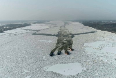 Lodołamacze na Wiśle w dn. 23.02.2021 r. (Fot.: Wody Polskie) Prezes Wód Polskich: lodołamacze dotrą w środę do Płocka