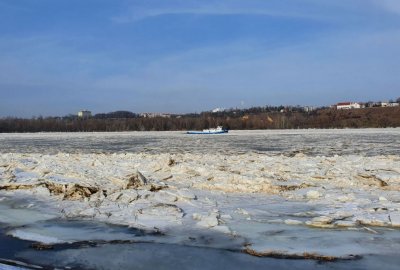 Lodołamacze w dn. 24.02.2021 (przed godziną 14.00) dotarły do Płocka (Fot.: Wody Polskie) Wody Polskie: lodołamacze po rozbiciu zatoru na Zbiorniku Włocławskim dopłynęły do Płoc...