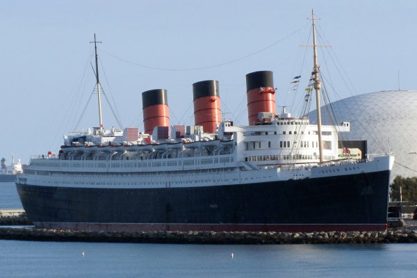 Transatlantyk Queen Mary na aukcji