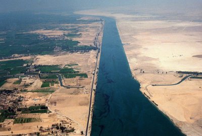 Spiętrzenie ruchu na Kanale Sueskim rozładowane po odblokowaniu kontener...
