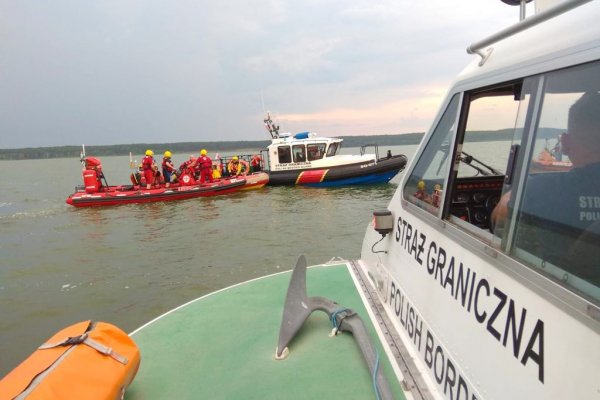 22-latek przestraszył się burzy i wyskoczył z jachtu. Sternik był pijany