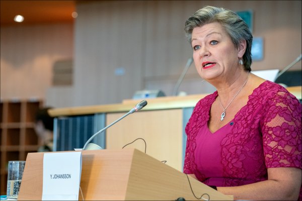 Komisarz UE Johansson: Włochy nie zostaną same w obliczu migracji