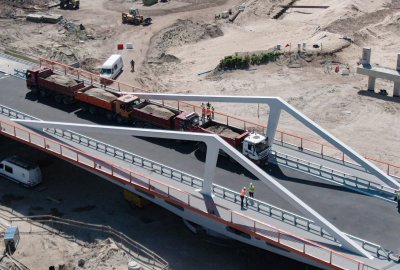 W piątek ma być oddany do użytku nowy most nad kanałem żeglugowym przez ...
