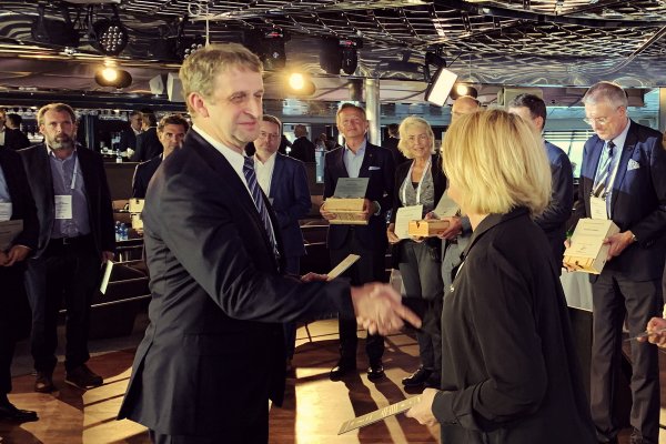 Remontowa Shipbuilding z nagrodą Shippax Award za prom elektryczny Festøya