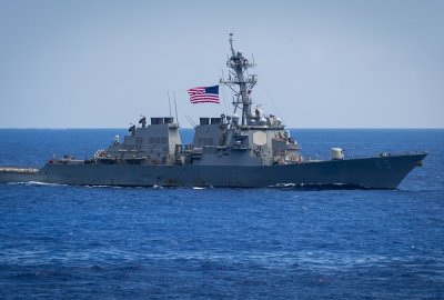 USS Benfold (Fot.: Wikimedia Commons / public domain / US Navy Przez Cieśninę Tajwańską przepłynął amerykański okręt - siódmy raz w czasie prezydentur...