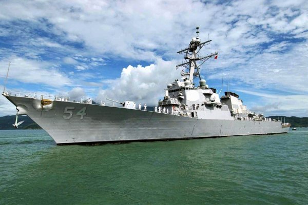 Amerykański okręt w Cieśninie Tajwańskiej. Pekin protestuje