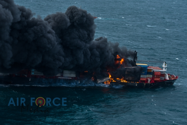 Marynarz uratowany z pożaru na nowym kontenerowcu