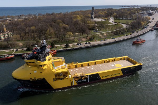 Remontowa Shipbuilding przekazała hybrydowy statek PSV [VIDEO]