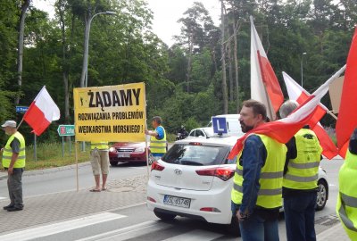 Protest ''rybaków rekreacyjnych'' - były utrudnienia w ruchu w drodze na...