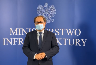 Minister Marek Gróbarczyk (Fot.: Ministerstwo Infrastruktury / Facebook) Podpisano porozumienie na rzecz Zasłużonych Pracowników Morza